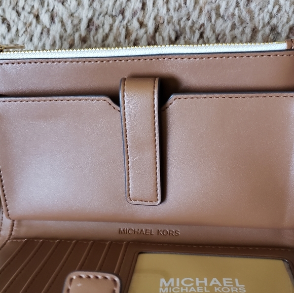 Michael Kors Adele Logo Smart Phone Wallet - Picture 3 of 6